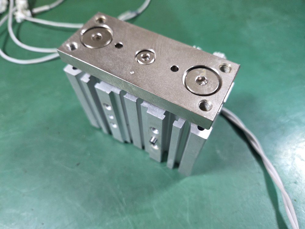 SMC GUIDE CYLINDER MGPM25-25Z (중고) 가이드 실린더