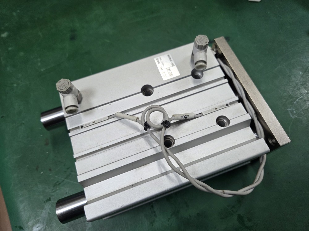 SMC GUIDE CYLINDER MGPM40-100Z (중고) 가이드 실린더