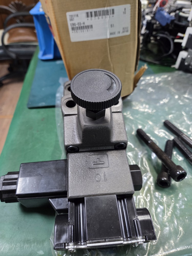 (A급-미사용품) YUKEN SOLENOID VALVE BSG-03-2B3B-A220-46
