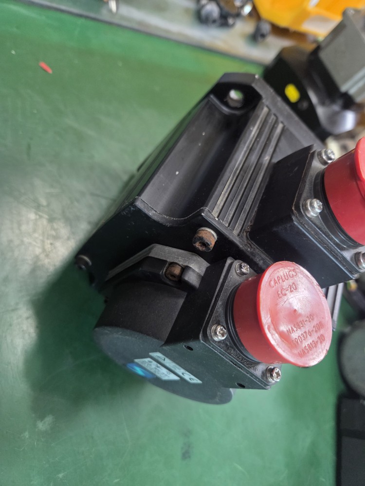 (A급-미사용품) MITSUBISHI SERVO MOTOR HC-SFS102 (1KW) 서보모타