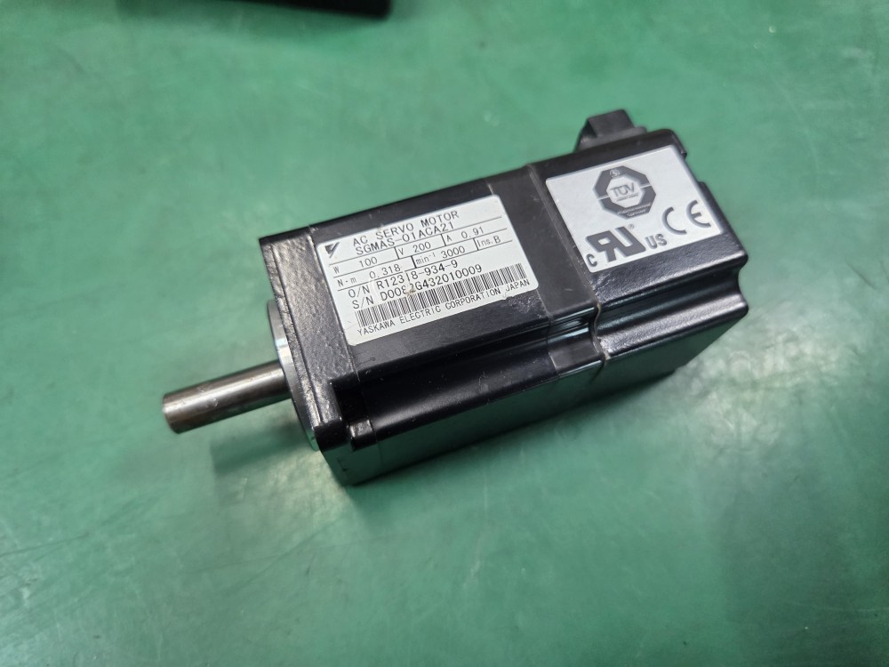 YASKAWA AC SERVO MOTOR SGMAS-01ACA21 (100W 중고)
