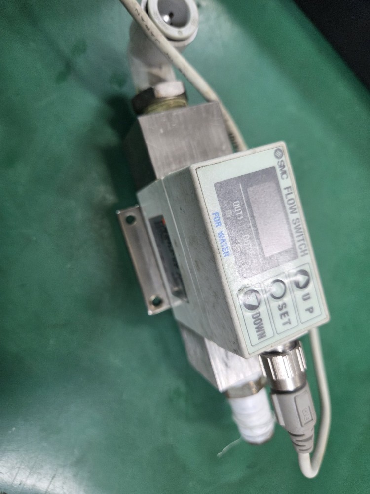 SMC FLOW SWITCH PF2W720-04-27 (중고)