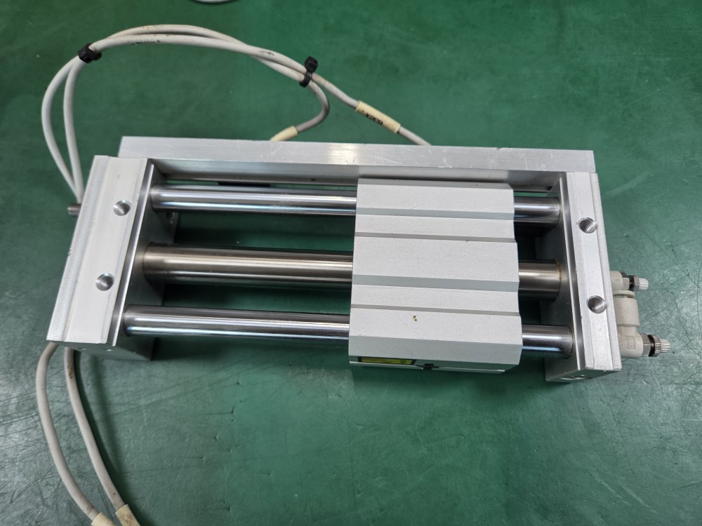 SMC RODLESS CYLINDER CDY1S15H-100S (중고) 로드레스 실린더