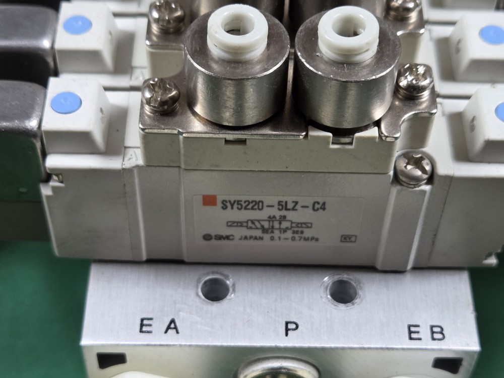 SMC SOLENOID VALVE SY5220-5LZ-C4 (10EA - 중고) 솔레노이드 밸브