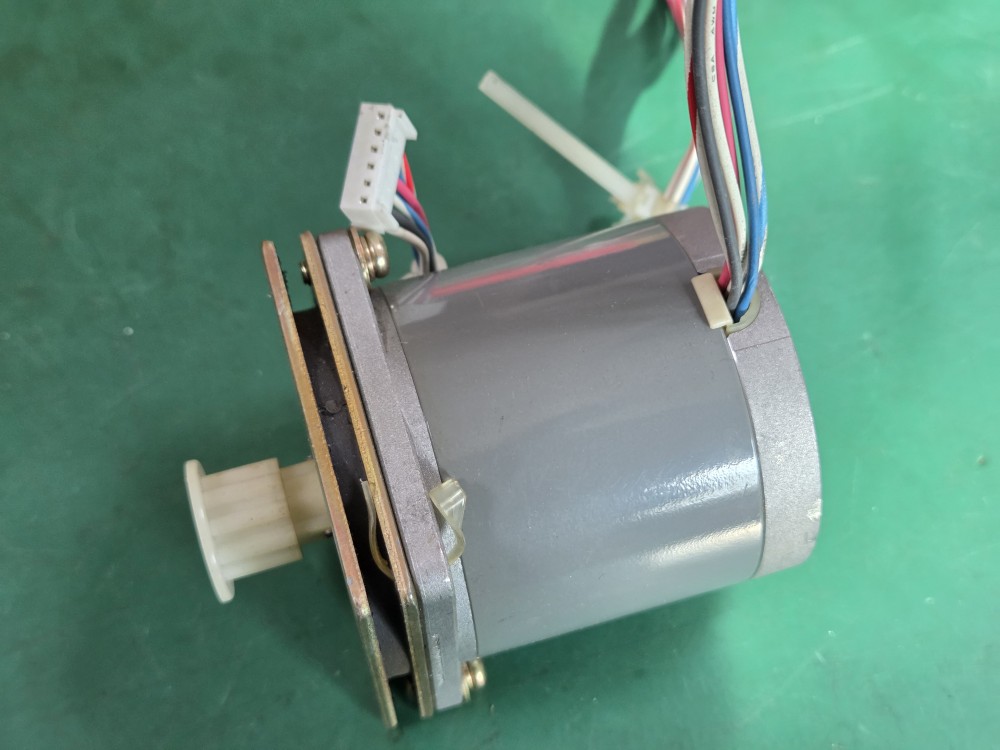 STEPPING MOTOR 103G718-0641 (중고)
