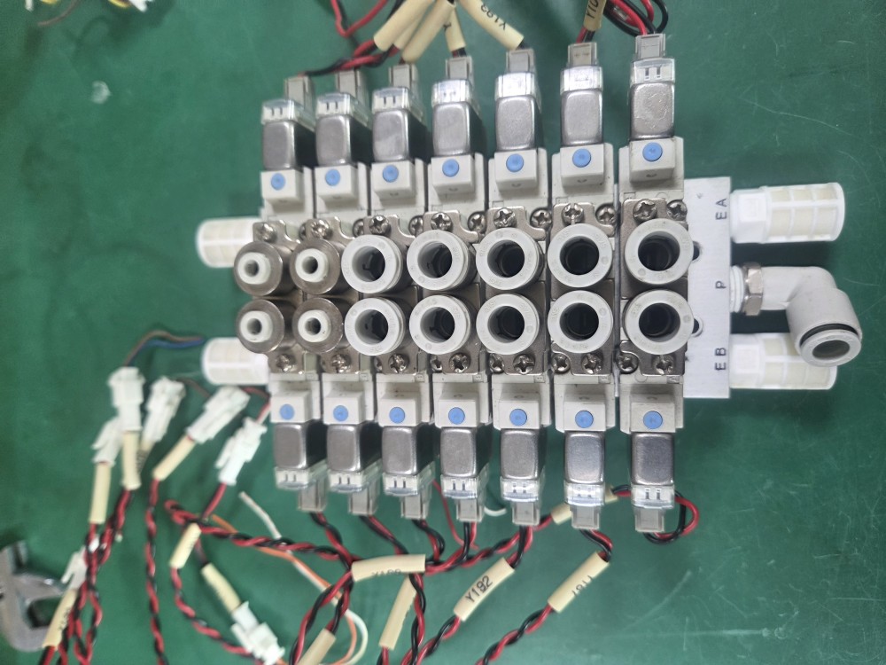 SMC SOLENOID VALVE SY5220-5LZ-C4(2EA)+C8(5EA) (중고) 솔레노이드 밸브